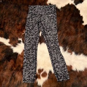 Black and white Lululemon leggings